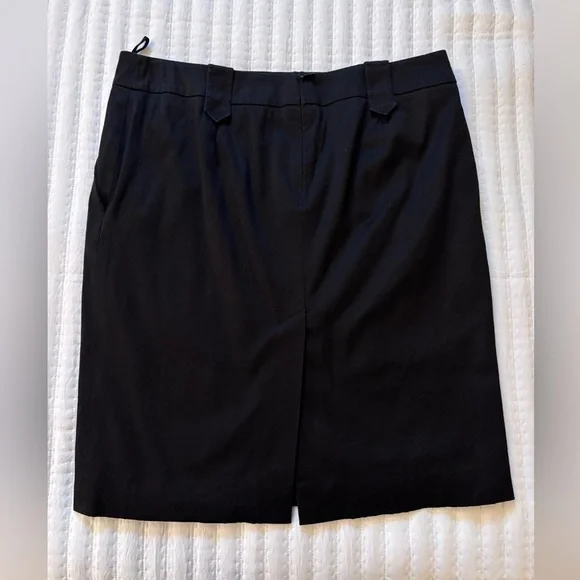 Gucci Black Pencil Skirt with Gold Details - Picture 3 of 16